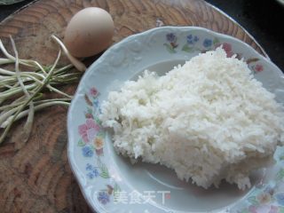 金灿灿的炒饭的做法步骤：1
