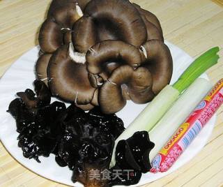 香煎蘑菇饼的做法步骤：1