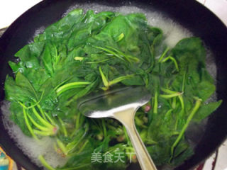 蛋皮菠菜塔的做法步骤：2