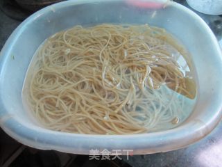 香辣家常粉条鱼的做法步骤：1