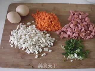 咖喱黑椒蛋炒饭的做法步骤：1