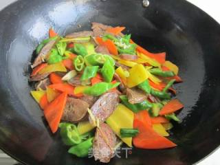 胡萝卜炒腊肠的做法步骤：10
