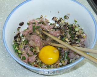 外酥里嫩 香菇肉末蛋挞的做法步骤：3
