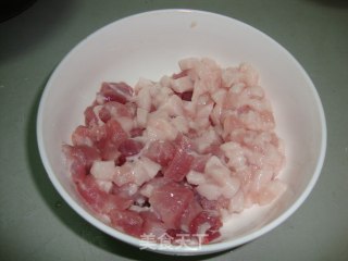酸酸甜甜的滋味---菠萝咕噜肉的做法步骤：1