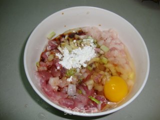 酸酸甜甜的滋味---菠萝咕噜肉的做法步骤：2