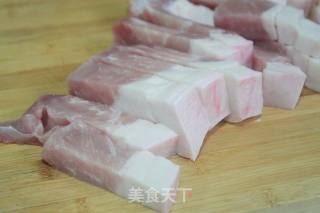 土豆红烧肉的做法步骤：1