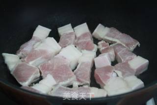 土豆红烧肉的做法步骤：3