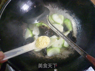 黑木耳炒夜开花的做法步骤：10