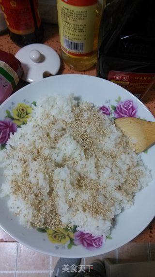 樱花寿司和飞鱼子寿司的做法步骤：1