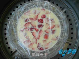 草莓牛奶炖蛋的做法步骤：7