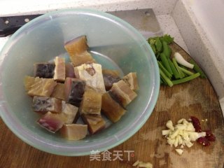 炕咸鱼的做法步骤：1