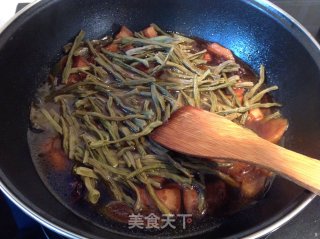 [红烧五花肉干豆角]的做法步骤：9