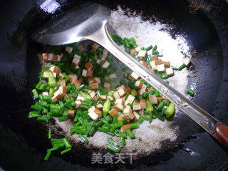 韭菜花香干炒蛳螺肉的做法步骤：13
