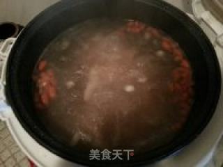 淮山胡萝卜枸杞猪骨汤的做法步骤：5