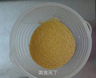 养胃小米粥的做法步骤：1
