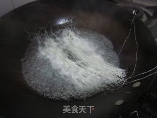 【萝卜炒虾皮】的做法步骤：3