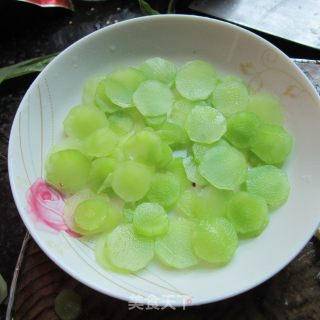 腐竹莴笋片的做法步骤：2