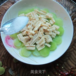 腐竹莴笋片的做法步骤：3