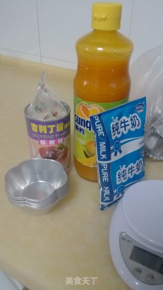 芒果果冻and牛奶蜜豆布丁的做法步骤：1