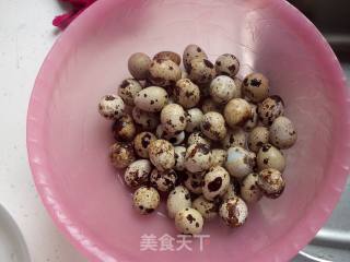 五香鹌鹑蛋的做法步骤：1