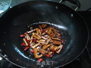 鸭腿炒熏豆腐的做法步骤：4