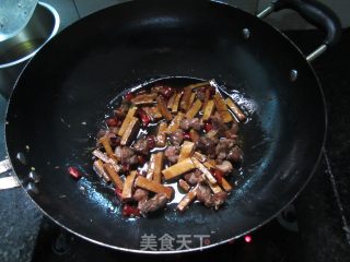 鸭腿炒熏豆腐的做法步骤：6