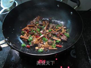 鸭腿炒熏豆腐的做法步骤：8