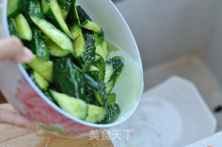 麻辣腌黄瓜的做法步骤：7