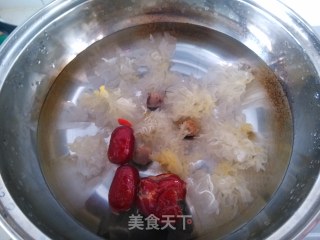 木瓜银耳羹的做法步骤：2