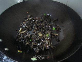 木耳青椒炒鸡蛋的做法步骤：5