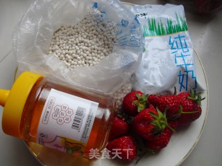牛奶草莓西米露的做法步骤：1
