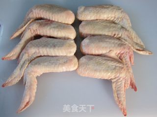 蚝油入菜，鲜味大升级の【粤式蚝油烤鸡翅】的做法步骤：1