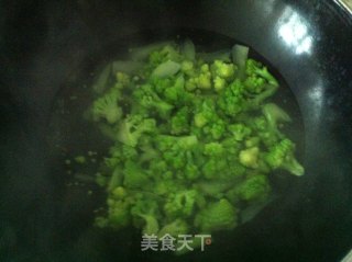 宝塔菜花炒腊肠的做法步骤：2