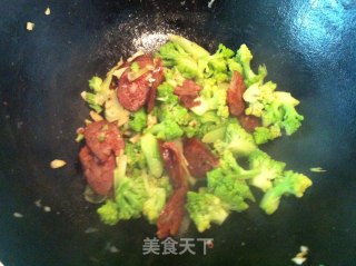 宝塔菜花炒腊肠的做法步骤：7