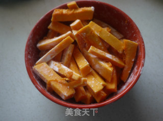 咸蛋南瓜的做法步骤：2