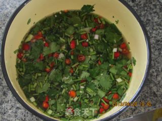 小米椒蒸鲫鱼的做法步骤：4