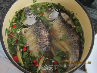 小米椒蒸鲫鱼的做法步骤：5