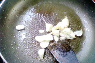 儿童、女性珍品——小虾焖豆腐的做法步骤：4
