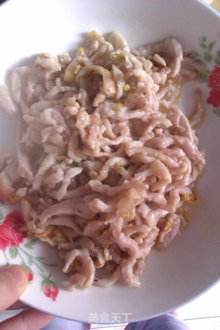 青椒嫩南瓜炒肉丝的做法步骤：3
