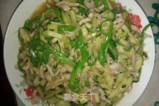 青椒嫩南瓜炒肉丝的做法步骤：6