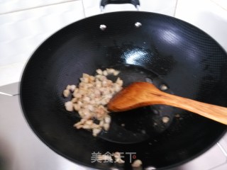 芹菜炒熏干的做法步骤：3
