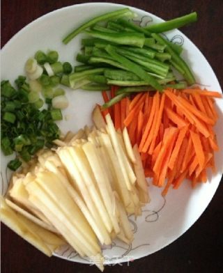 营养炒三丝的做法步骤：1