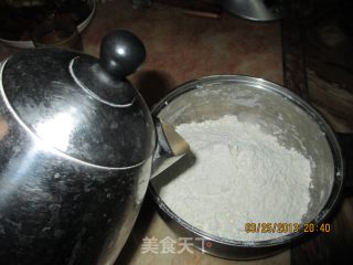 葱油千层饼的做法步骤：1
