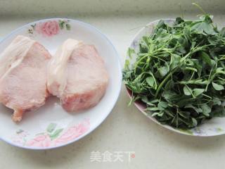 苜蓿猪肉饺子的做法步骤：1