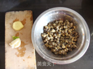 【韭菜炒螺蛳】帮助你的肠道做运动的做法步骤：1