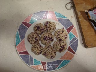 紫薯芝麻球的做法步骤：7