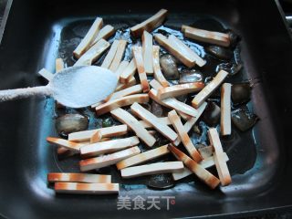 香芹香干炒腊肉的做法步骤：5