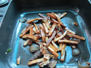 香芹香干炒腊肉的做法步骤：6