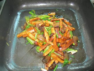 香芹香干炒腊肉的做法步骤：8