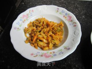 香芹榨菜炒腊肉的做法步骤：2